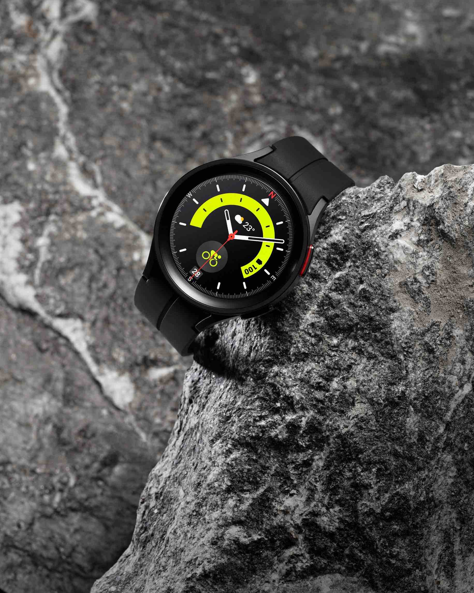 3-045_product_galaxy_watch5pro_blacktitanium_HI