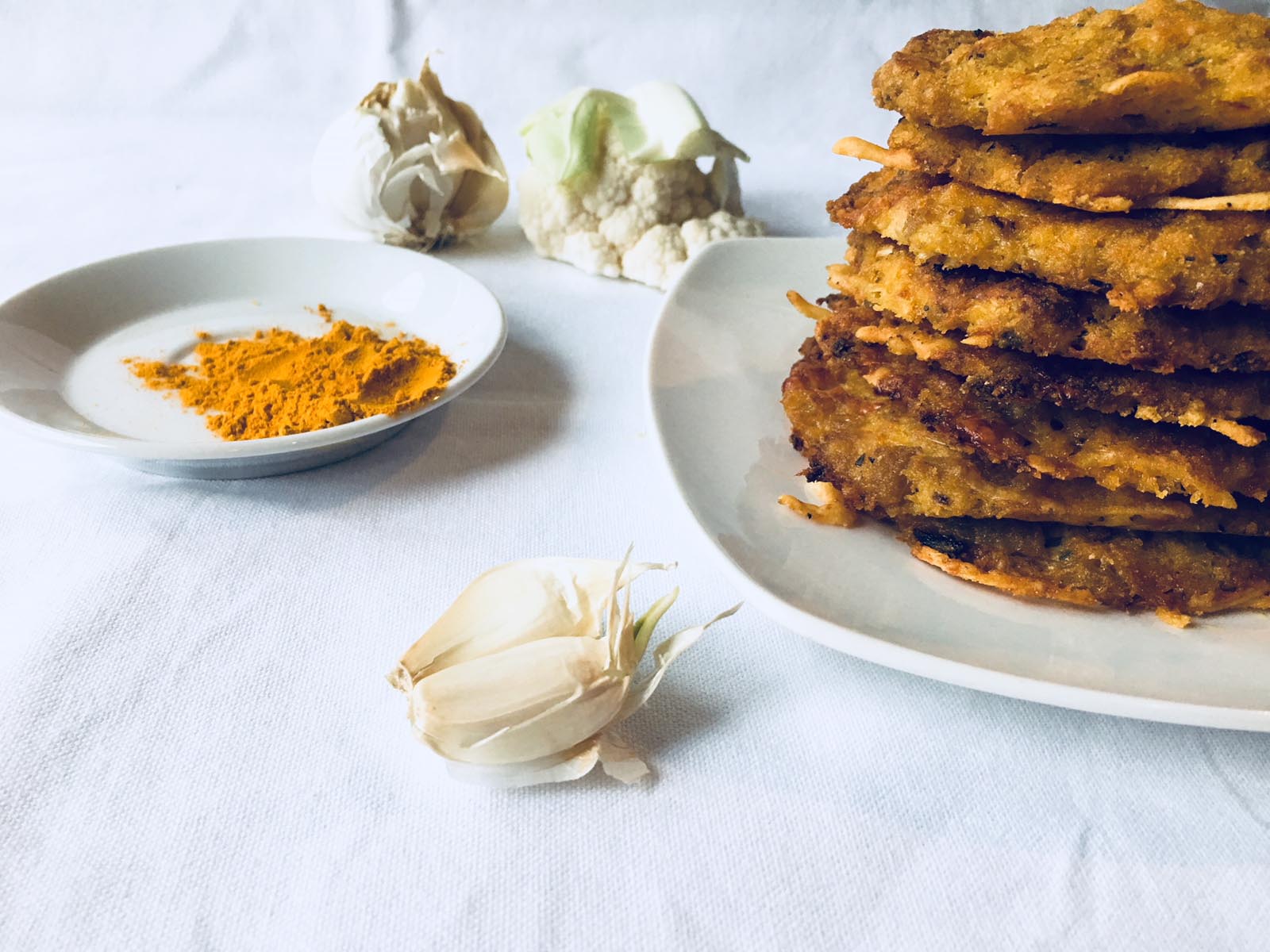 Karfiolové placky obalené v parmezánovej strúhanke