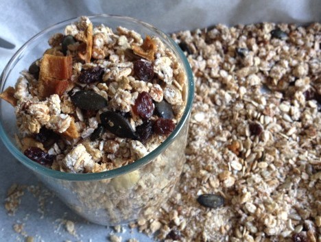 Chrumkavá raňajková granola