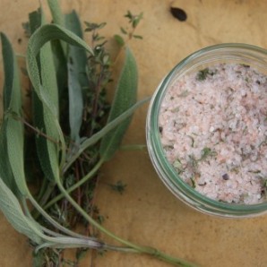 Spracovanie byliniek – soľ, marináda, pesto a nakladaný syr (1. časť)