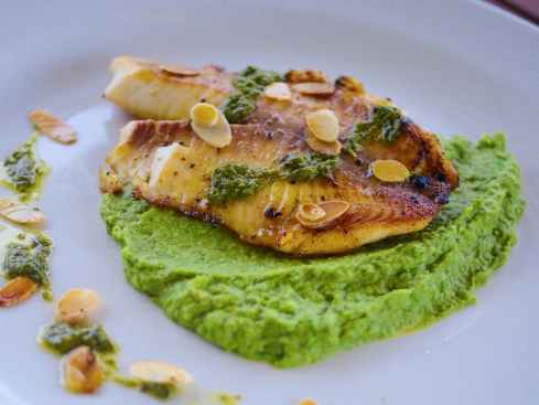 Tilapia so salsou verde a hráškovo-špenátovým pyré