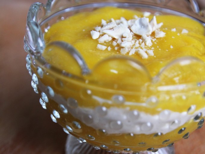 Mango pena s kešu krémom