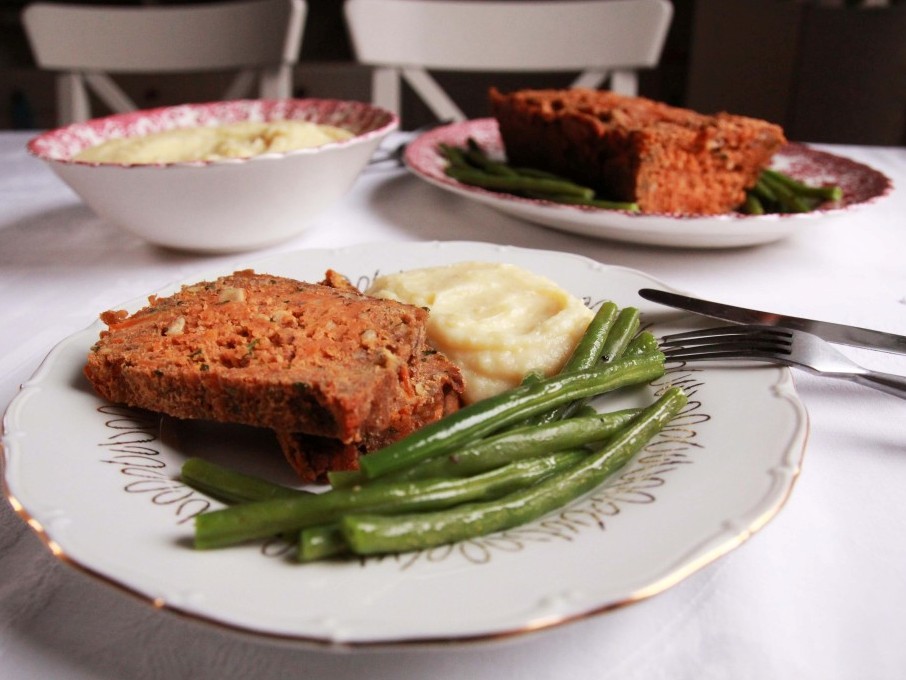 Sekaná z červenej šošovice a tofu