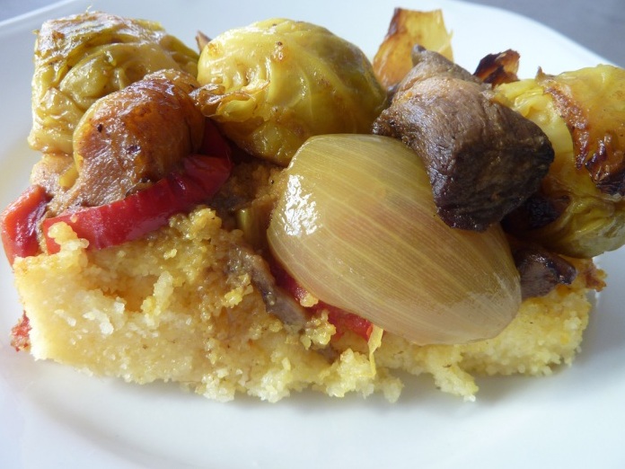 Polenta zapekaná s ružičkovým kelom a hríbmi