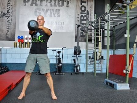 Kettlebell swing: jednotka v spaľovaní tukov a formovaní tela