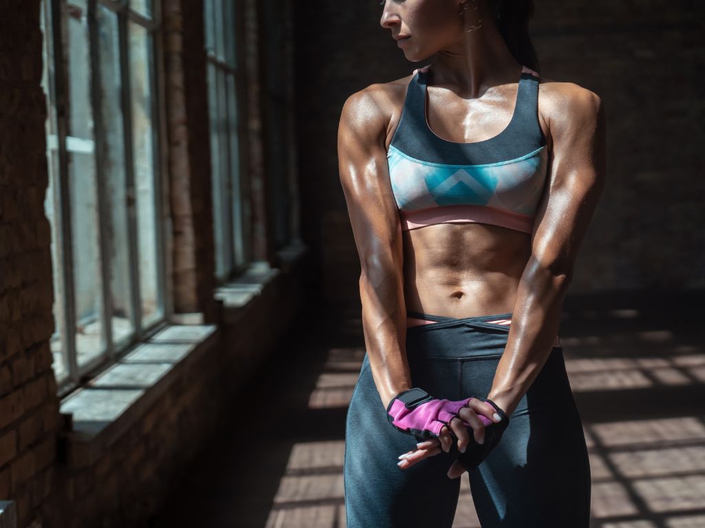 VIDEO TR�NING: Ako vytvarova� sixpack bez bru��kov?