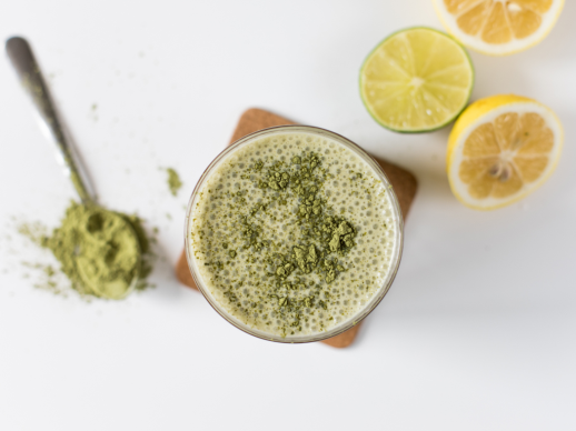 Osvieženie s minimom kalórií: 5 smoothie receptov, ktoré schladia bez výčitiek