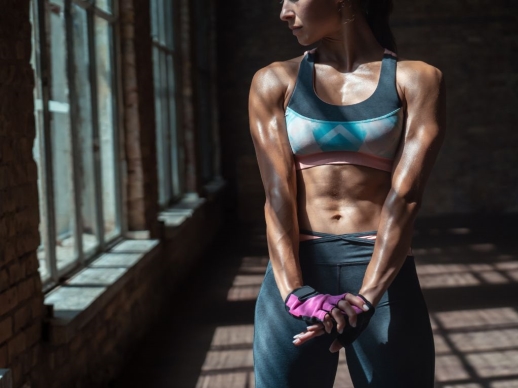 VIDEO TR�NING: Ako vytvarova� sixpack bez bru��kov?